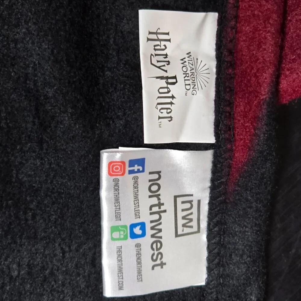 Northwest Harry Potter Comfy Throw Blanket with Sleeves, 48 x 71 Inches, Gryffin